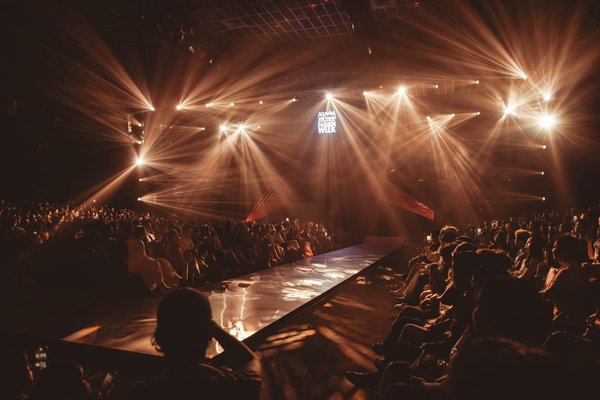 Les Coulisses du Monde de la Mode : Les Plus et les Moins d'une Carrière Glamour